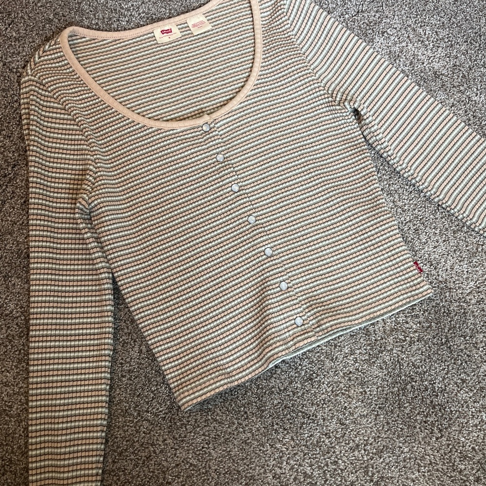 Levi's Women's Long sleeve shirt size M